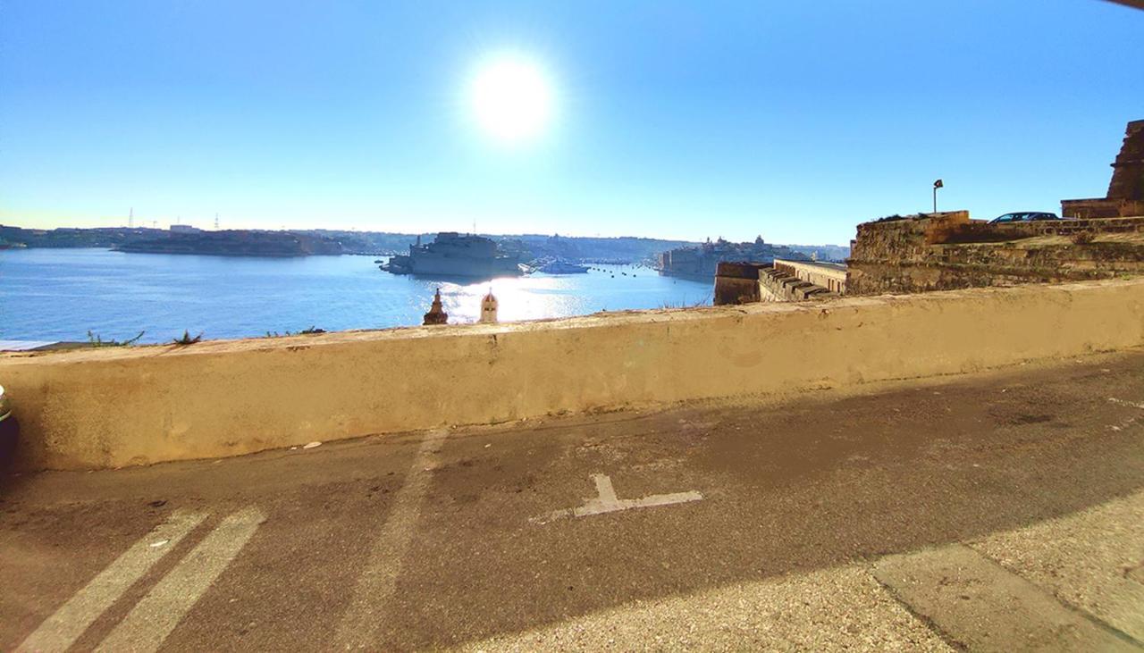 Coast 52 Savynomad Harbour Residences Wow Views バレッタ エクステリア 写真